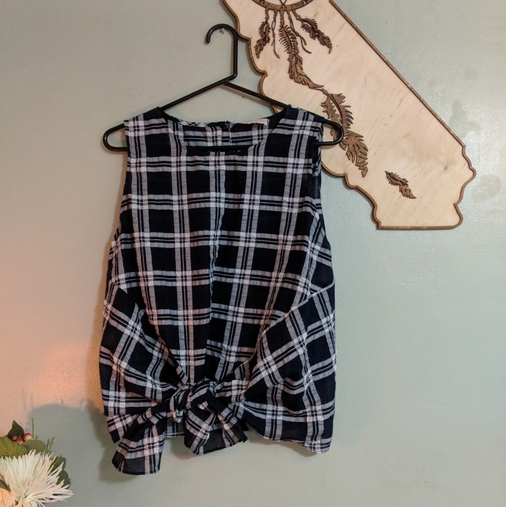 Front tie crop navy plaid top!